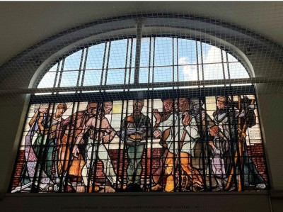 Monumentales Glasfenster im Bahnhofsgebäude von Jan Thorn-Prikker. (Foto: Stadt Hagen)