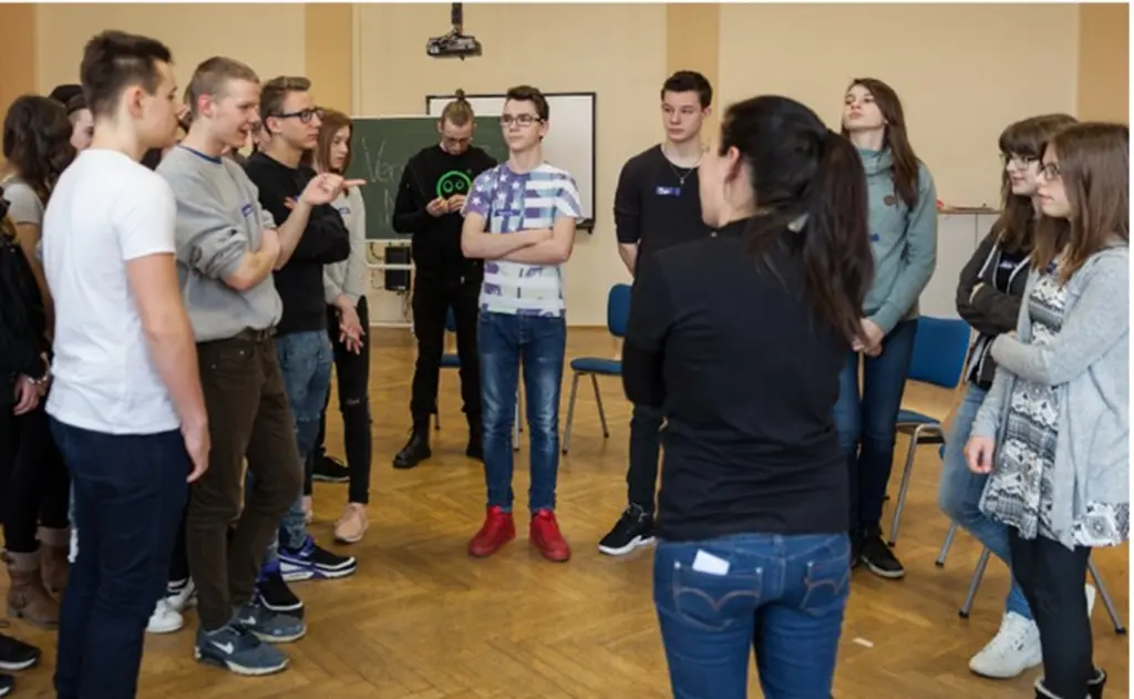 Foto: Gruppendiskussion in der Klasse.