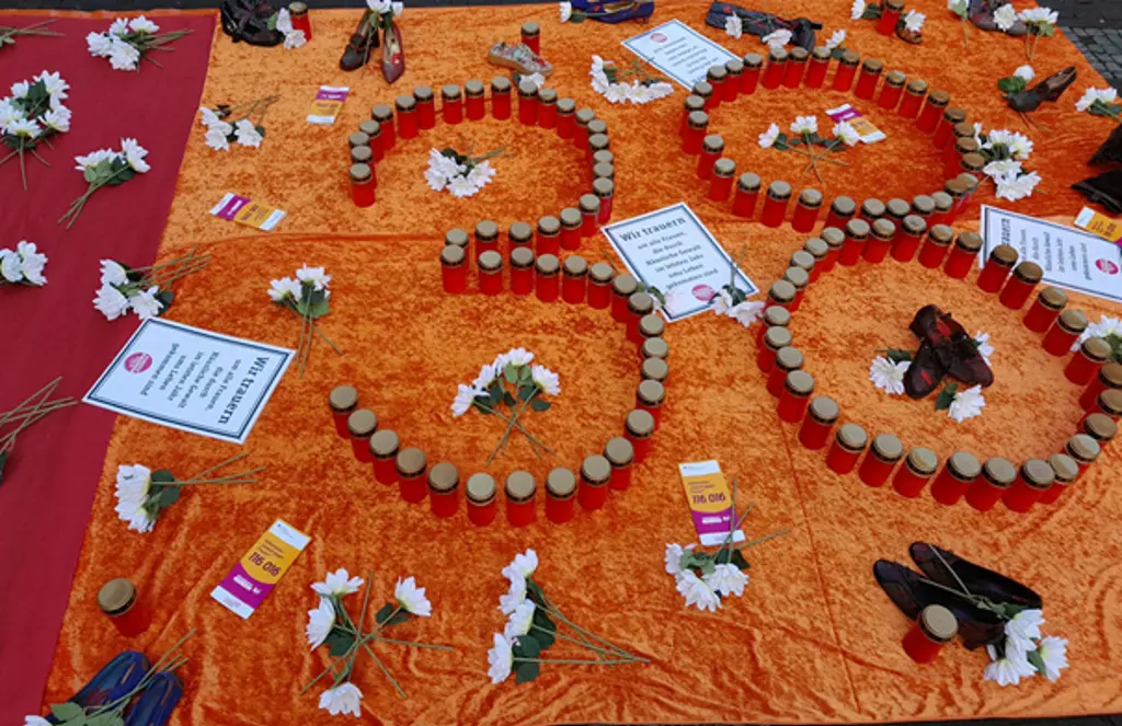 Foto der Aktion "Internationaler Tag gegen Gewalt an Frauen" des RundenTisch gegen h&auml;usliche Gewalt hagen