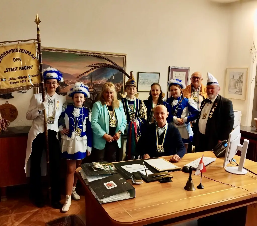 Finn I. und Liv I. mit Team zu Besuch bei Bezirksb&uuml;rgermeister Michael Glod