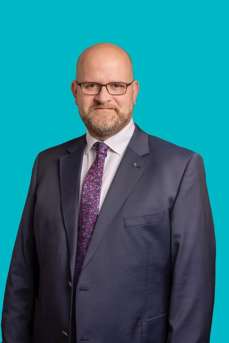 Tobias Fischer