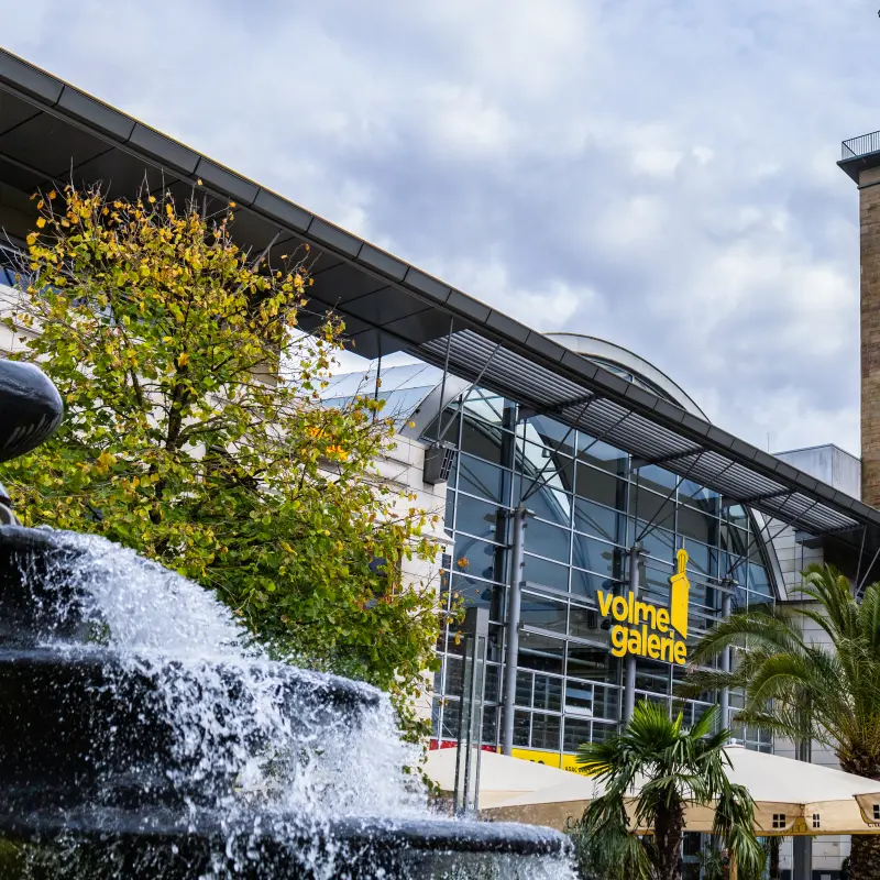 Der historische Rathausturm und die Volme Galerie.