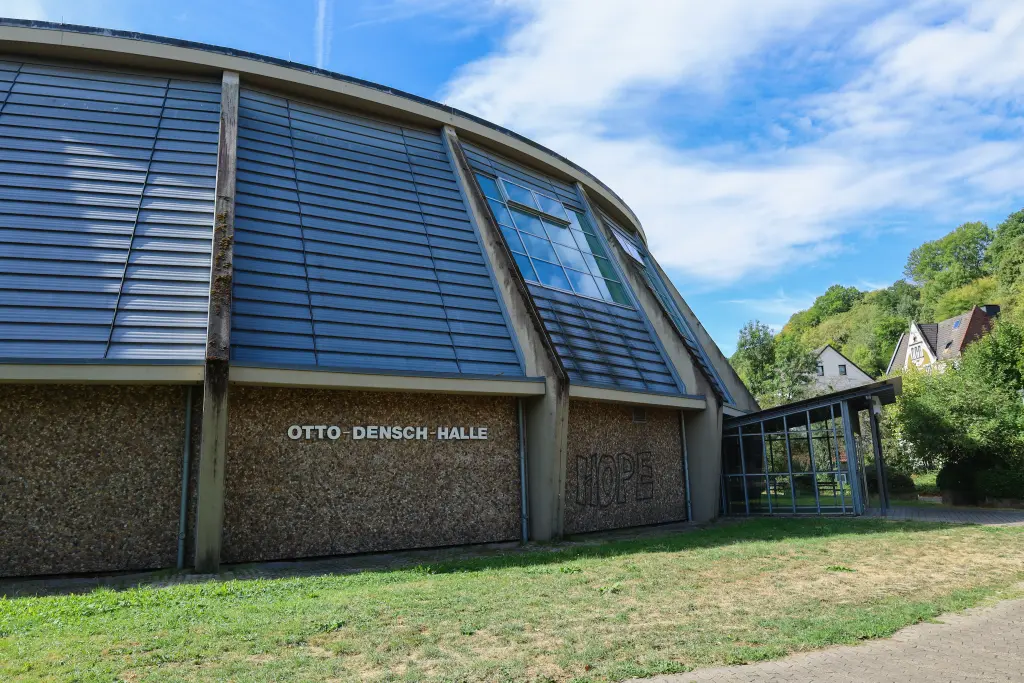 Foto: Au&szlig;enaufnahme der Otto-Densch-Halle.