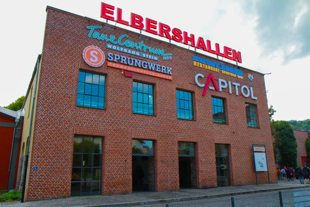 Foto: Ansicht Elbershallen (Backsteingebäude)