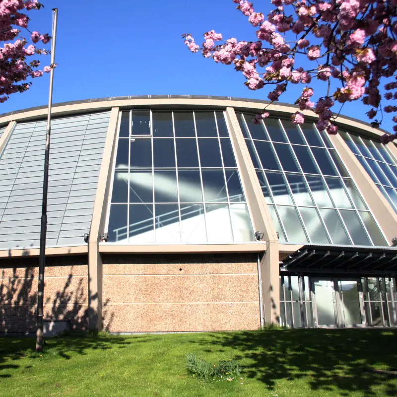 Foto: Au&szlig;enaufnahme der Rundturnhalle Hohenlimburg.