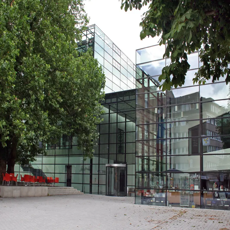 Foto: Außenaufnahme vom Museumsplatz.
