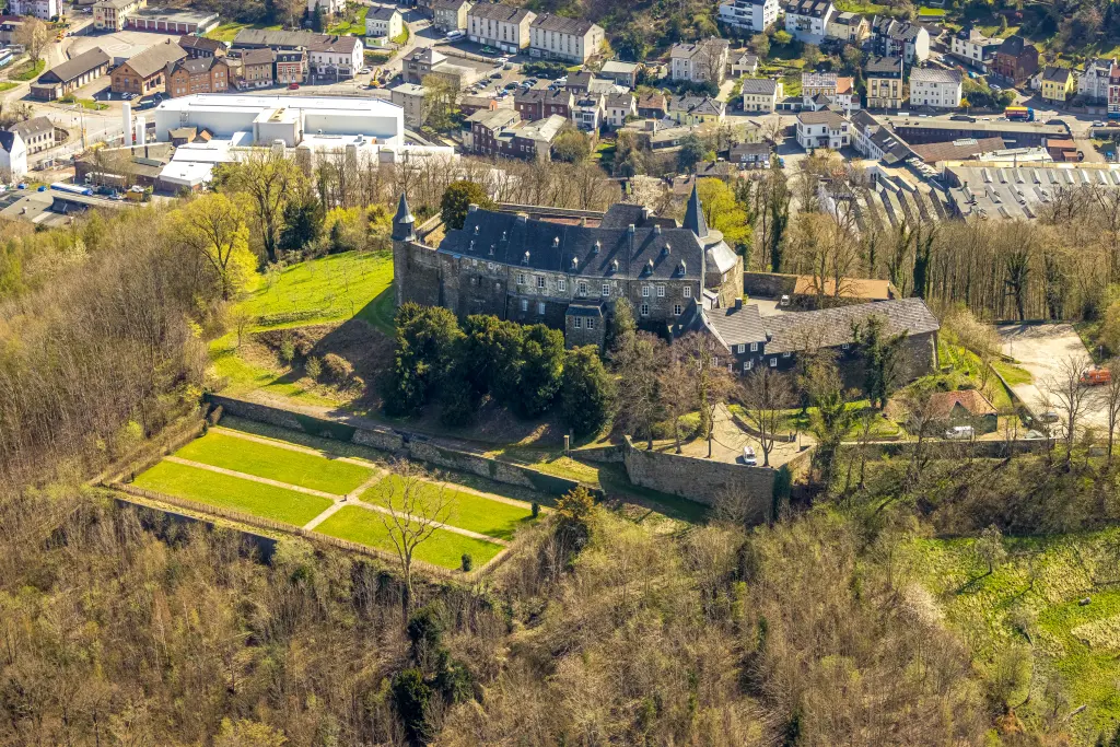 Foto: Das Schloss Hohenlimburg aus der Vogelperspektive.