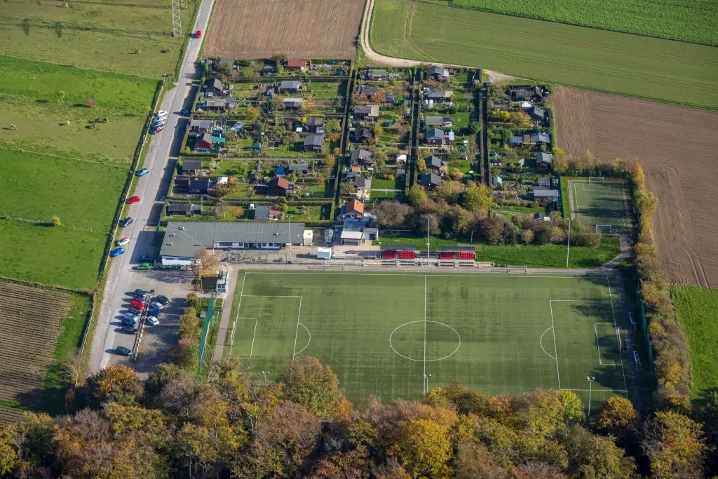 Foto: Luftbild des Kunstrasenplatzes in Garenfeld.
