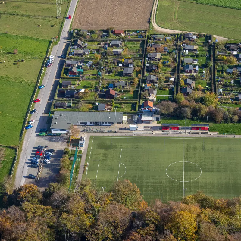 Foto: Luftbild des Kunstrasenplatzes in Garenfeld.