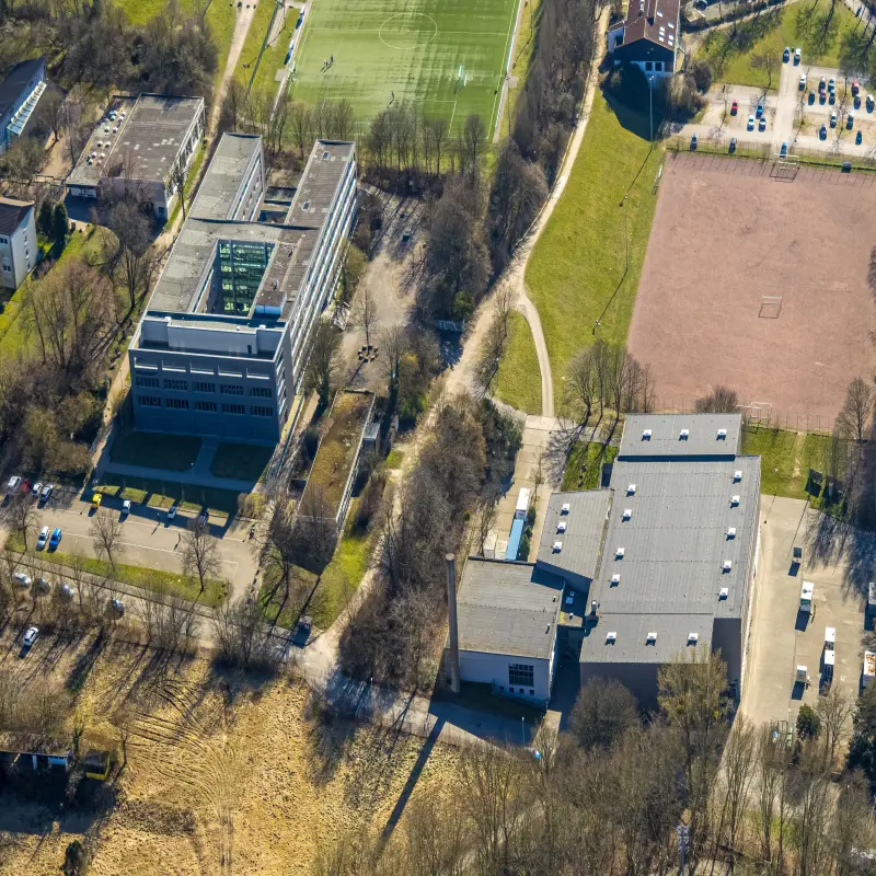 Foto: Luftbild des Theodor-Heuss-Gymasiums und der Ischelandhalle.