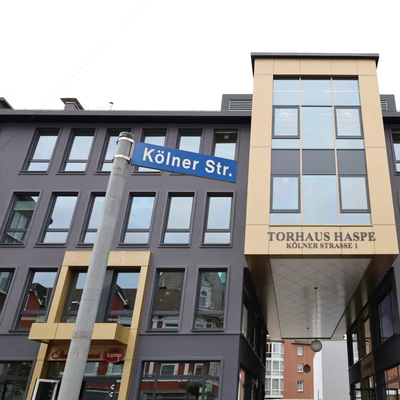 Foto Au&szlig;enansicht des Hasper Torhauses, in dem sich die Stadtteilbibliothek befindet.