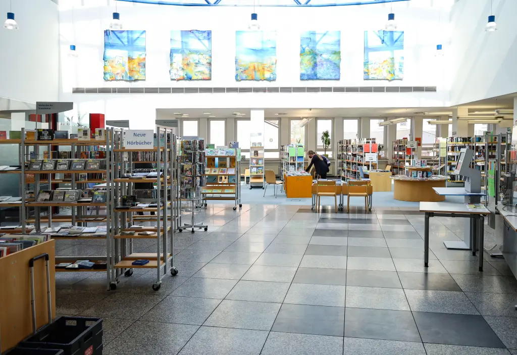 Foto: Der Blick in eine Bücherei.