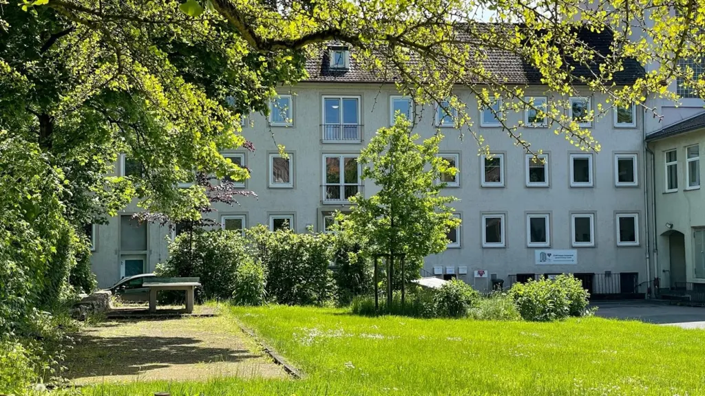 Foto: Außenaufnahme des Gebäudes von Rat am Ring.