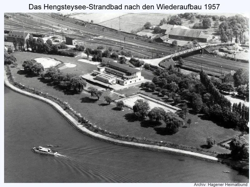 Das heutige Strandhaus mit Wiesen und dem Weg entlang des Ufers.