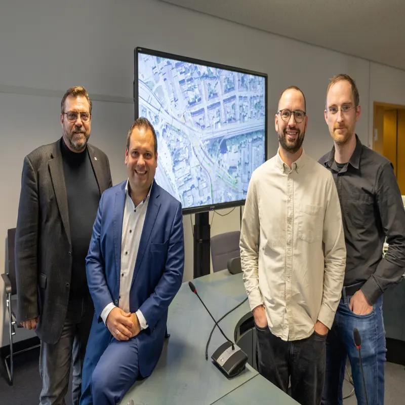 Foto: Henning Keune, Dennis Rehbein, Torbjörn Dahlhaus und Rolf Alexander präsentieren den aktuellen Stand zur Brücke Ebene 2.
