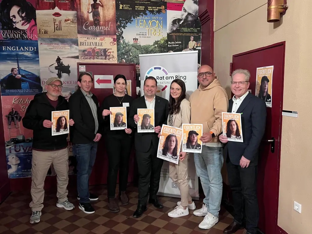 Gruppenfoto: v.l.: Gandhi Chahine, Andr&eacute; Dobrick, Nina Gerdes, Oberb&uuml;rgermeister Dennis Rehbein, Dr. Ilga Opterbeck, Faton Cakaj und Matthias Kortwittenborg.