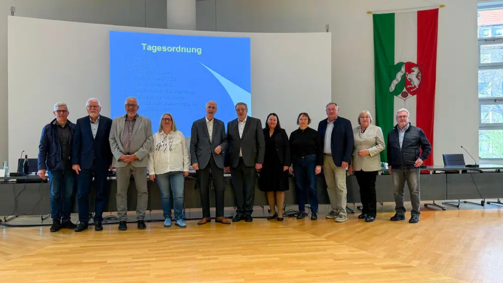 Ein Gruppenfoto der Mitglieder des Städtepartnerschaftsvereins