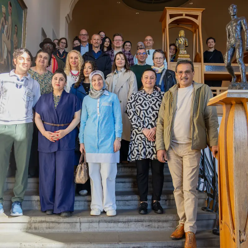 Gruppenfoto: Im Rahmen der regelm&auml;&szlig;igen Netzwerktreffen tauschen sich Hagener Migrantenselbstorganisationen &uuml;ber ihre Arbeit aus.