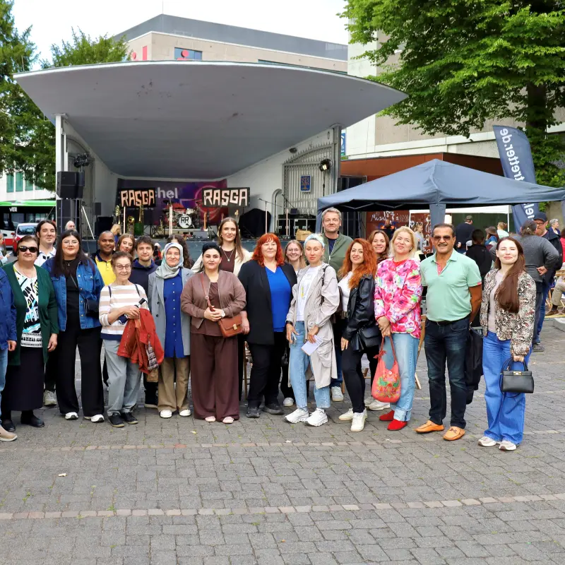 Foto: Gruppenfoto mit den Teilnehmenden des Netzwerktreffens.