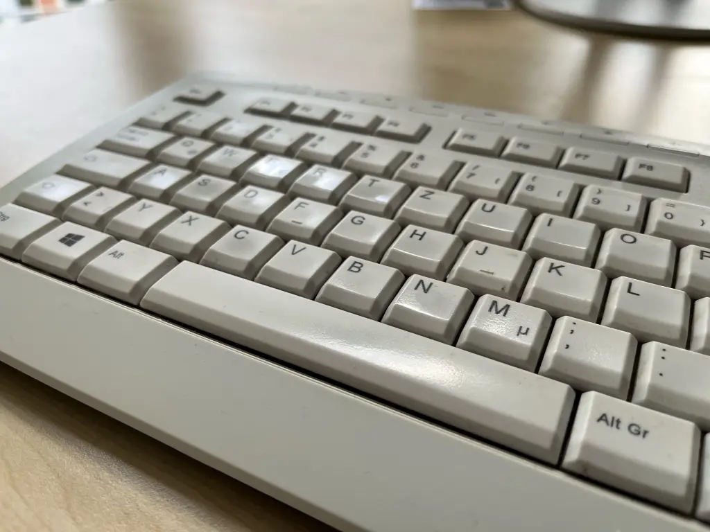 Eine Aufnahme einer Computertastatur.