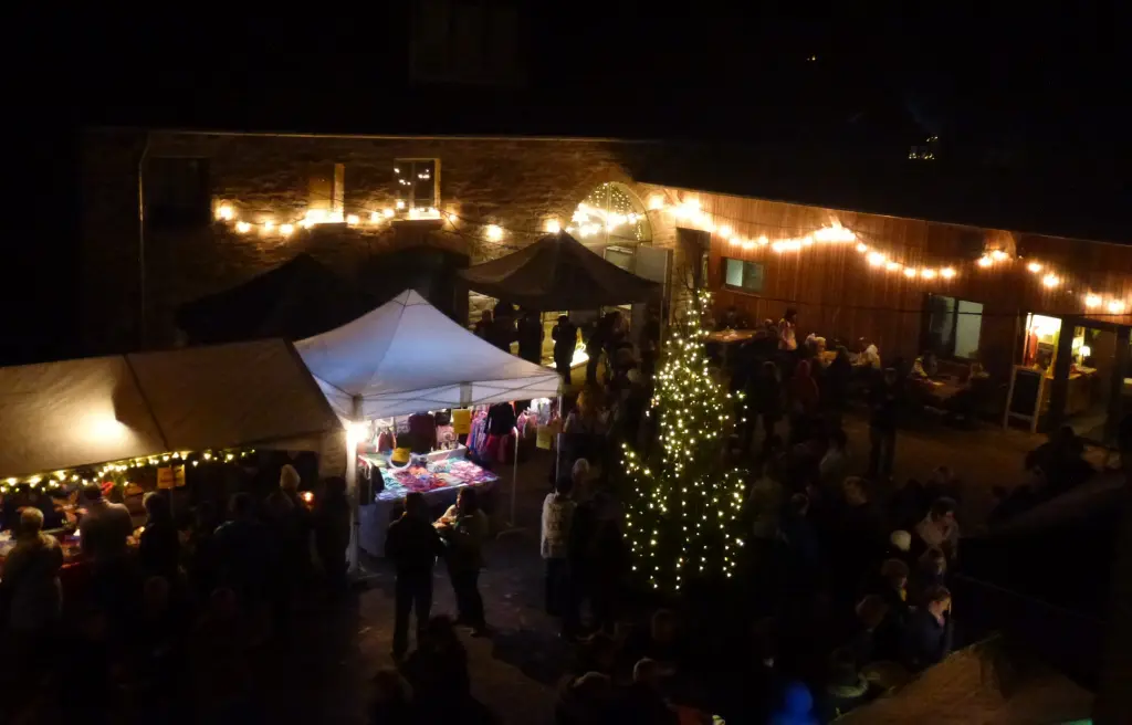 Foto: Aufnahme des Weihnachtsmarktes am Wasserschloss