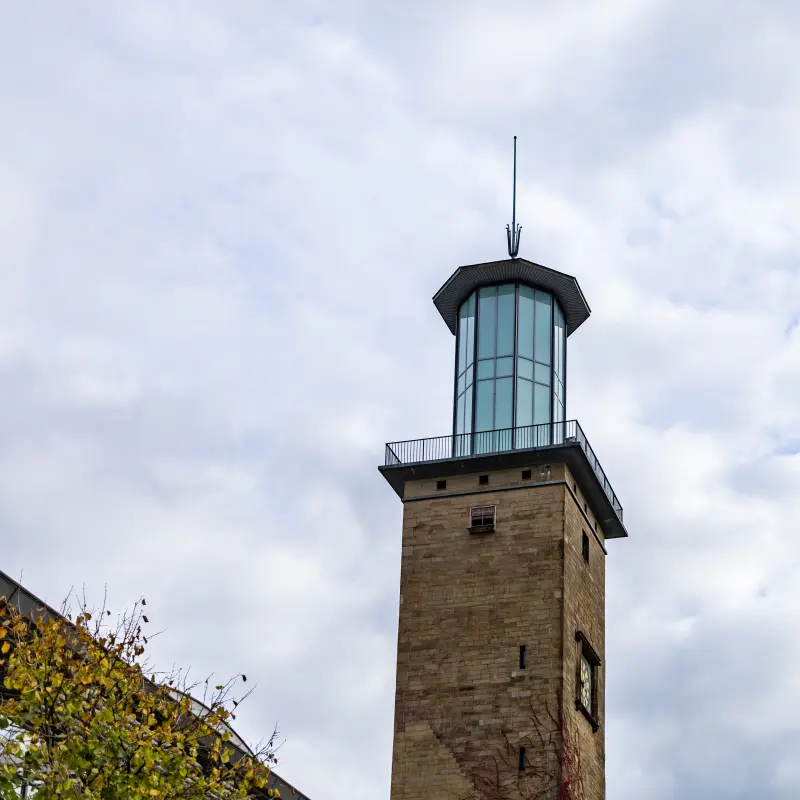 Foto des Rathausturms.