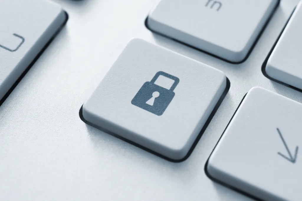 Foto: Eine Taste auf einer Computertastatur mit dem Symbol eines geschlossenen Schlosses.