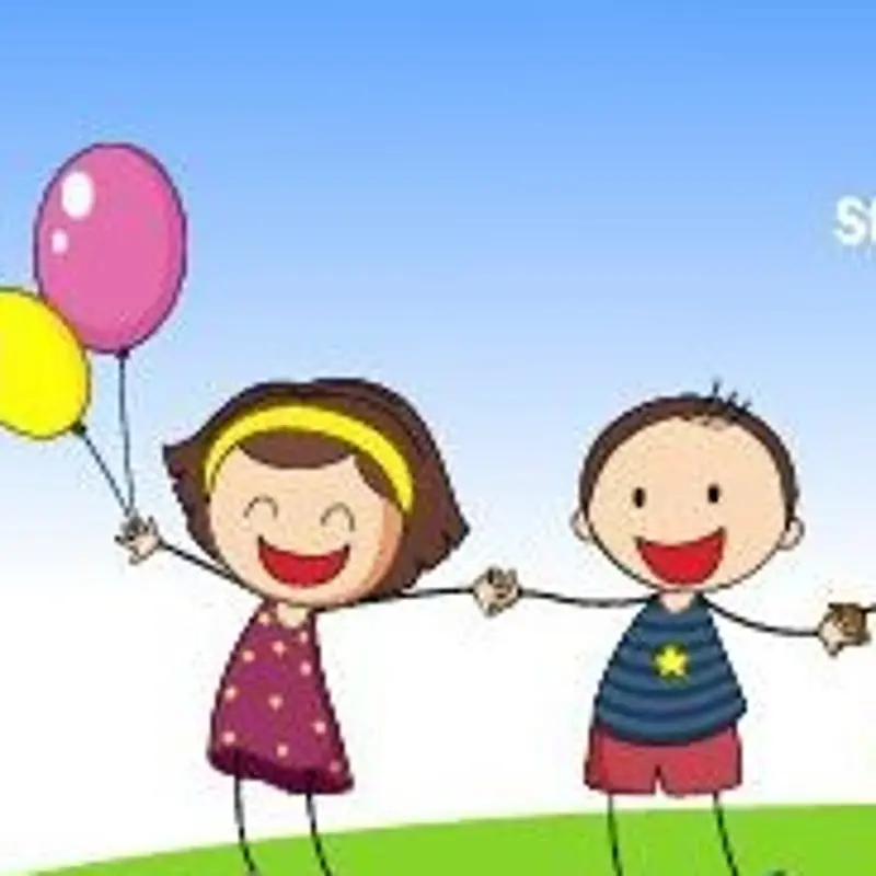 Foto: Drei Kinder halten sich an den H&auml;nden, ein M&auml;dchen hat einen Luftballon in der Hand.