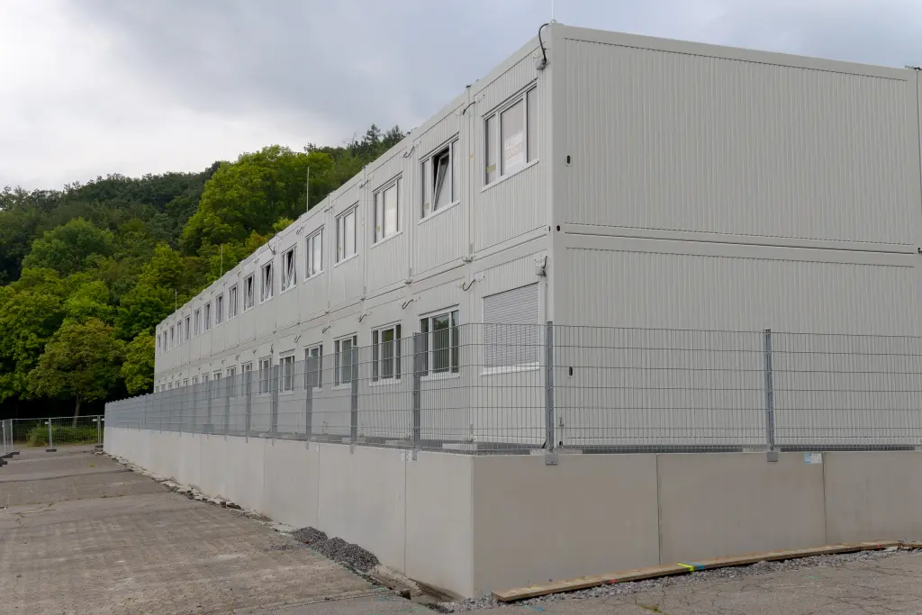 Foto: Die Wohncontainer für Geflüchtete in Hohenlimburg in der Außenansicht.