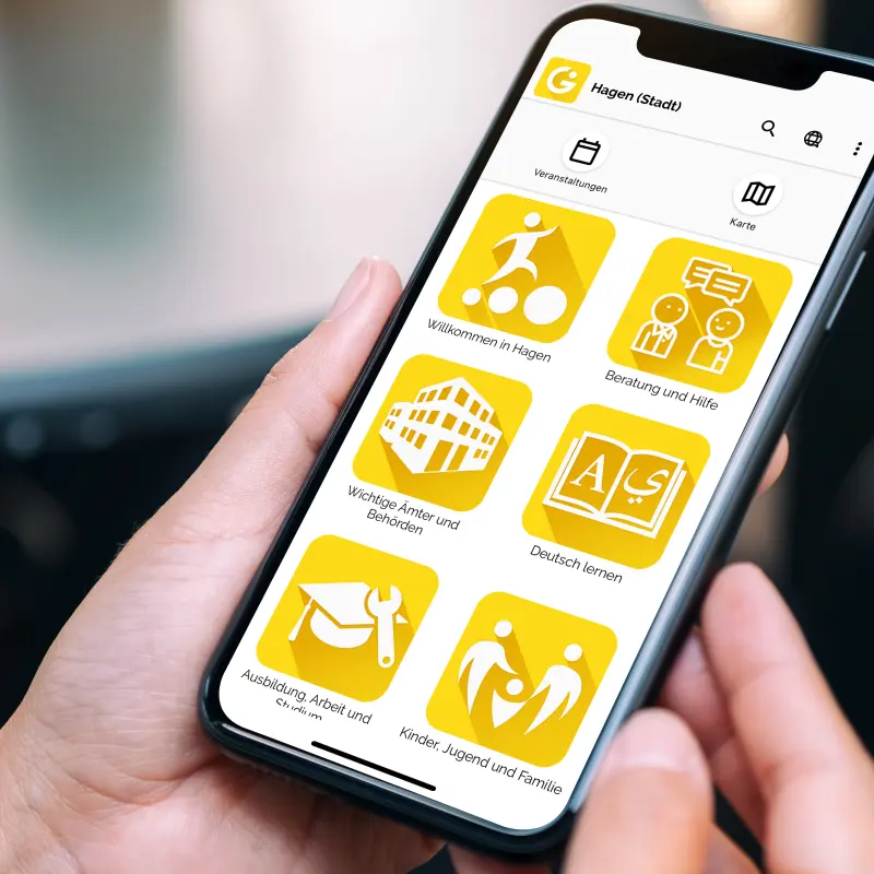 Foto: Nahaufnahme einen Smartphones mit dem geöffneten Hauptmenü der Integreat-App.