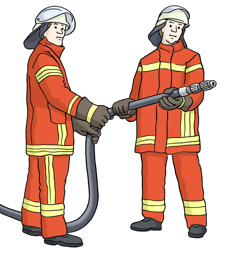 Zwei Feuerwehrmänner in Uniform mit einem Wasserschlauch in der Hand.