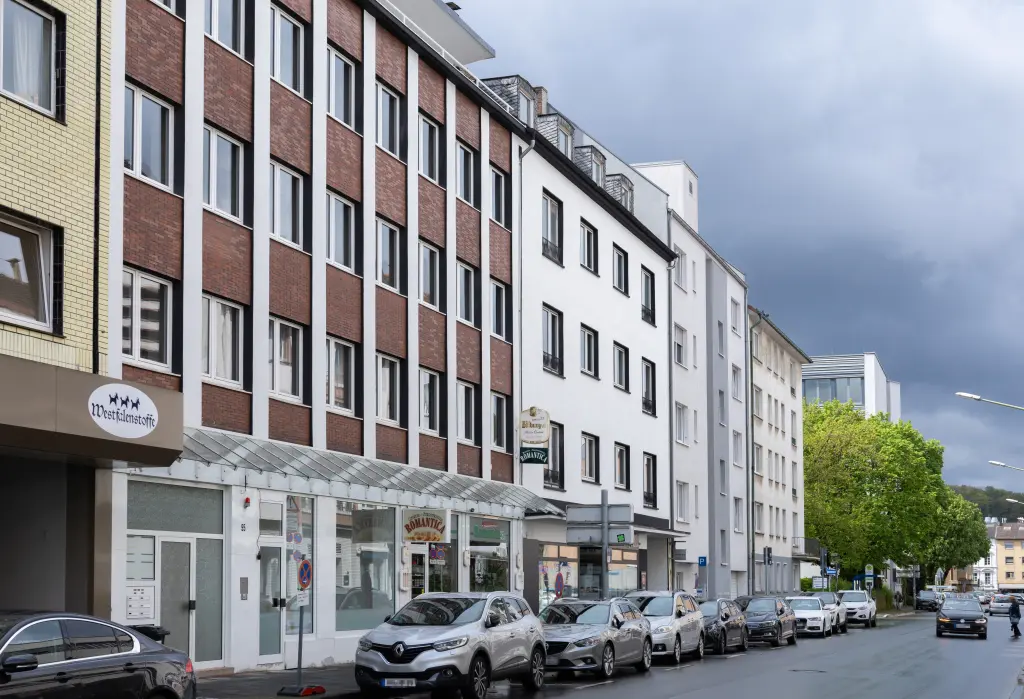 Foto: Die Hochstraße in Hagen mit dem umgebauten Hostel, das nun eine Unterkunft für geflüchtete Menschen ist.