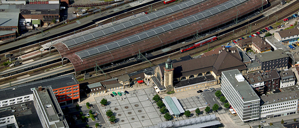Der Hagener Hauptbahnhof zählt zu den wichtigsten Eisenbahnknotenpunkten in Deutschland. (Foto: Hans Blossey) Der Hagener Hauptbahnhof zählt zu den wichtigsten Eisenbahnknotenpunkten in Deutschland. (Foto: Hans Blossey)
