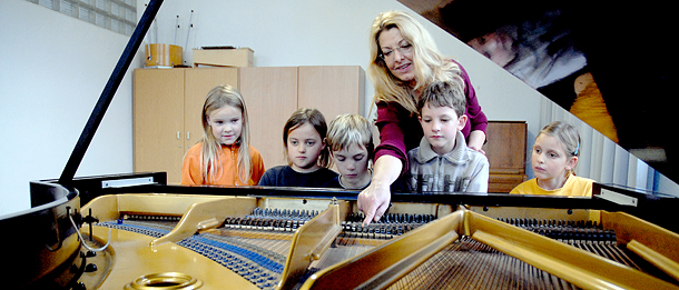 Wöchentlich durchlaufen etwa 2.500 Schülerinnen und Schüler den Unterricht. (Foto: Heike Wippermann) Wöchentlich durchlaufen etwa 2.500 Schülerinnen und Schüler den Unterricht. (Foto: Heike Wippermann)