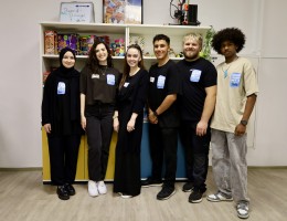 Das Team der Jugend-Lounge freut sich auf die gemeinsame Arbeit: (v.l.n.r.) Betül, Sara, Jecky, Jaouad, Julian und Teka. (Foto: Karla Koball/Stadt Hagen)