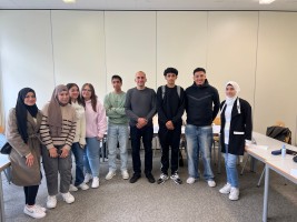 Im Medienkompetenz-Workshop vom Kommunalen Integrationszentrum und Said Rezek lernten Jugendliche die Gefahren von Rassismus im Netz kennen. (Foto: Julia Volbers-Jegotka)