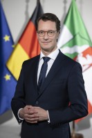Ministerpräsident Hendrik Wüst ruft zur Unterstützung des Volksbundes auf. (Foto: Ralph Sondermann/Land NRW)