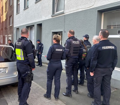 Hagener Behörden bei der Kontrolle mehrerer Problemimmobilien. (Foto: Stadt Hagen)
