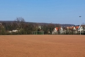Aus dem Tennenplatz in der Bezirkssportanlage Haspe wird ein Kunstrasenplatz. (Foto: Karsten-Thilo Raab/Stadt Hagen)