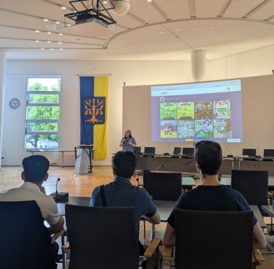 Beim Gesamtstädtischen Jugendforum im Ratssaal äußerten die Jugendlichen ihre Wünsche und Ideen und tauschten sich zu verschiedenen Themen aus. (Foto: Seranie Wegener/Stadt Hagen) Beim Gesamtstädtischen Jugendforum im Ratssaal äußerten die Jugendlichen ihre Wünsche und Ideen und tauschten sich zu verschiedenen Themen aus. (Foto: Seranie Wegener/Stadt Hagen)