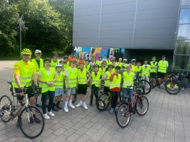 Die Schülerinnen und Schüler des Theodor-Heuss-Gymnasiums sind beim „STADTRADELN“ dabei. (Foto: Sandra Walter/THG)