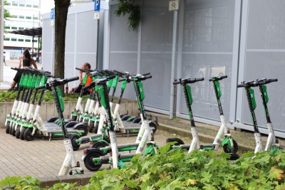 Die E-Tretroller des Anbieters LimeBike gibt es jetzt auch in Hohenlimburg. (Foto: Stadt Hagen)