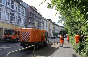 Reinigung der Altenhagener Straße bei der heutigen Schwerpunktaktion. (Foto: Franziska Michels/Stadt Hagen)