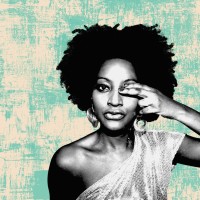 Die Sängerin Mariana Da Cruz sorgt mit ihrer afro-brasilianischen Band zum Auftakt des Muschelsalates für ein energiegeladenes Konzert. (Foto: Ane Hebeisen)