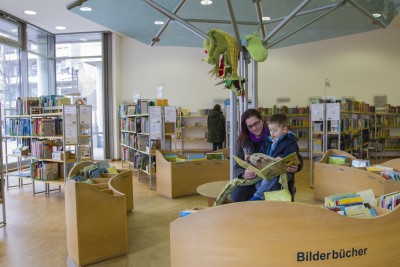 Treffpunkt für Bücherfreunde: Die Stadtbücherei auf der Springe. Foto: Michael Kaub