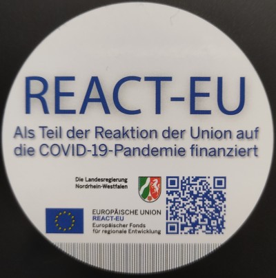 Aufkleber des REACT-EU-Förderprogramms auf den Notebooks