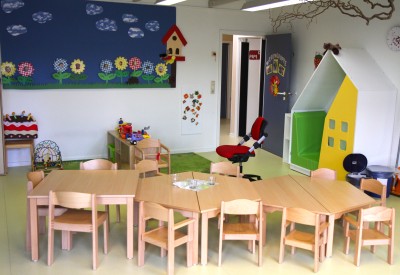 An kleinen Tischen können die Kinder basteln und malen. (Foto: Max Gerhard/Stadt Hagen)
