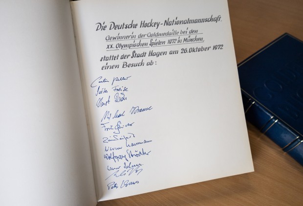 Die deutsche Hockey-Nationalmannschaft, Gewinner der Goldmedaille bei den olympischen Spielen 1972, kam noch im selben Jahr nach Hagen. (Foto: Franziska Michels/Stadt Hagen) Die deutsche Hockey-Nationalmannschaft, Gewinner der Goldmedaille bei den olympischen Spielen 1972, kam noch im selben Jahr nach Hagen. (Foto: Franziska Michels/Stadt Hagen)