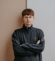 Der Autor Jakob Springfield spricht über seinen Kampf gegen Rechts in Ostdeutschland. (Foto: Coco Villosa)