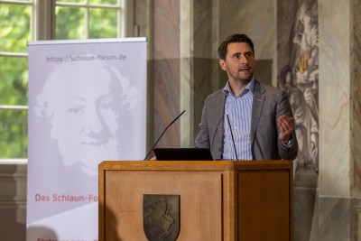 Dr. Christoph Diepes, Fachbereichsleiter für Stadtentwicklung, -planung und Bauordnung der Stadt Hagen, stellt die diesjährige Aufgabe des studentischen Ideenwettbewerbs „Schlaun-Wettbewerb“ in Münster vor. (Foto: Schlaun-Forum e.V.)